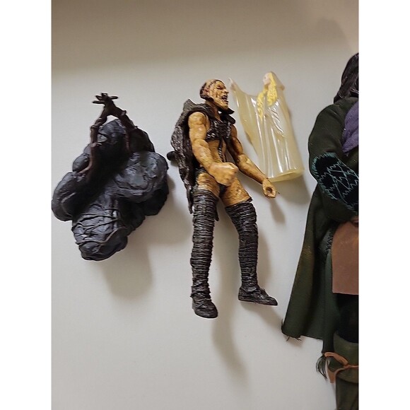LORD OF THE RINGS Action Figure Lot  Aragon Sharku Rider Galadriel Gollum rock - Picture 2 of 9